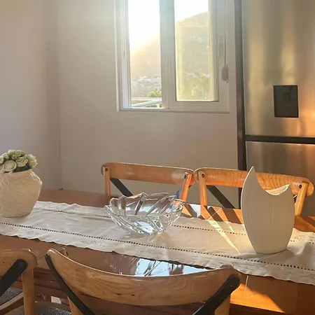 Paparezzi Villa *